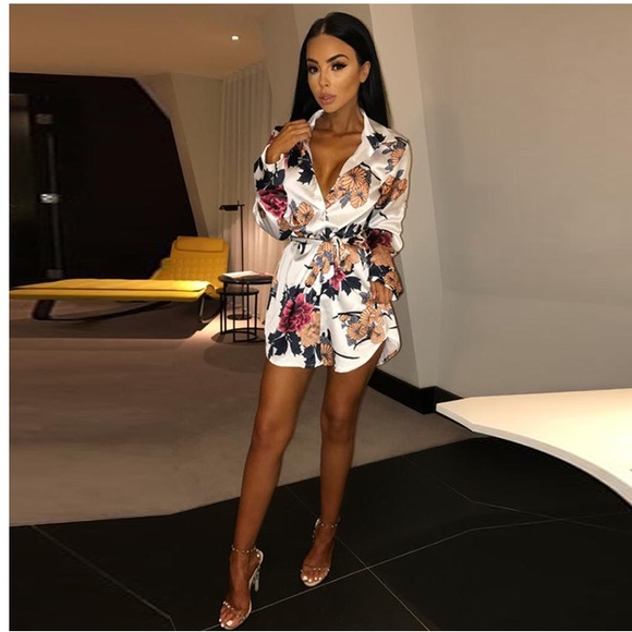 🎉 Host Pick🎉 NEW! Silk Floral Dress - Picture 2 of 8